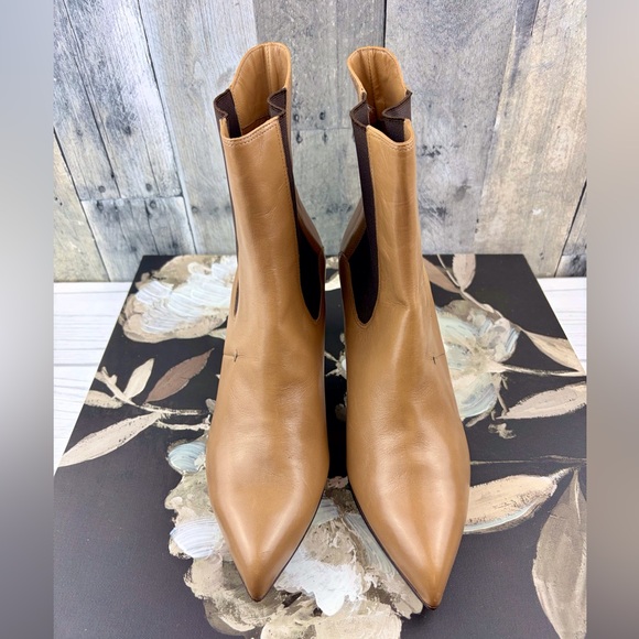 Costume National Notch Cut Out Heel Ankle Booties in Tan Leather Size 40. - Picture 2 of 9